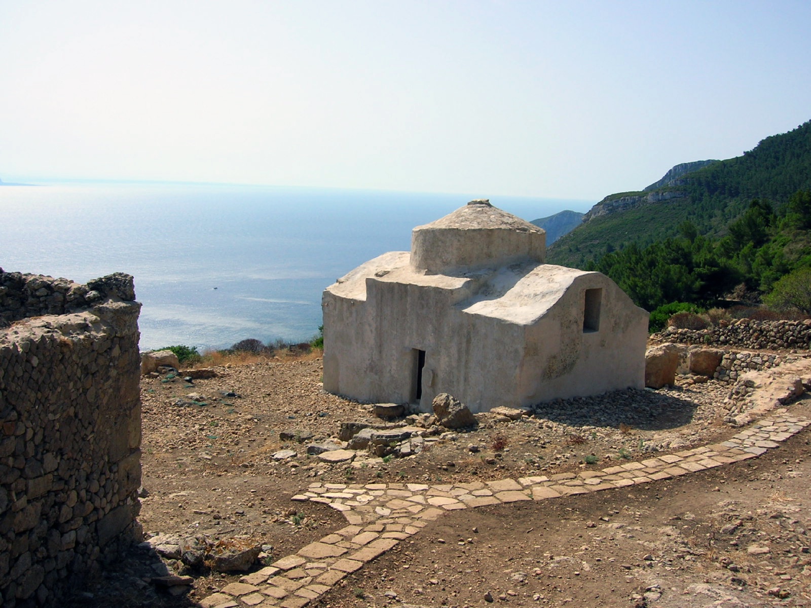 Sentiero 2: Paese - Case Romane
