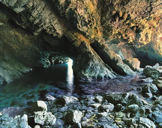 Alla scoperta delle Grotte Marine di Favignana: meraviglie scolpite dal mare