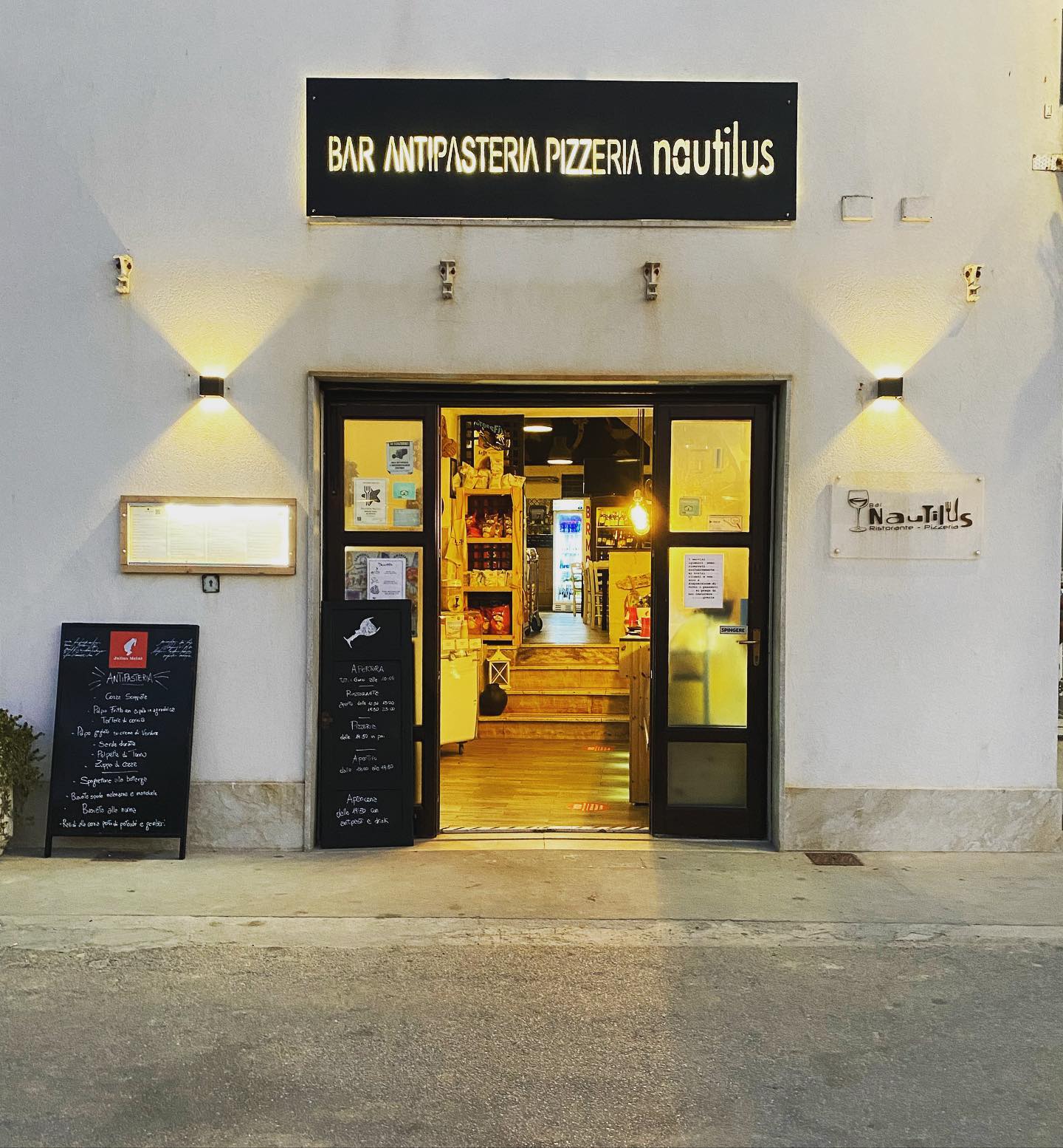 Antipasteria Pizzeria Nautilus